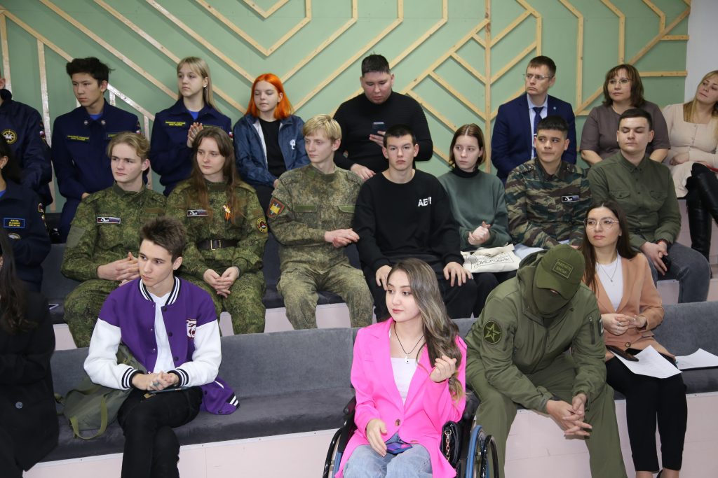 Астраханские студены различных патриотических организаций встретились с Главой областного центра Олегом Полумордвиновым